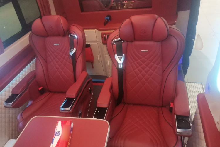 Used SAIC MAXUS Xintu V90 2022 2.0T Automatic Zhiyun King Rear-Drive Extended Wheelbase High-Roof Design with Single Rear Tire—6/7 Seater