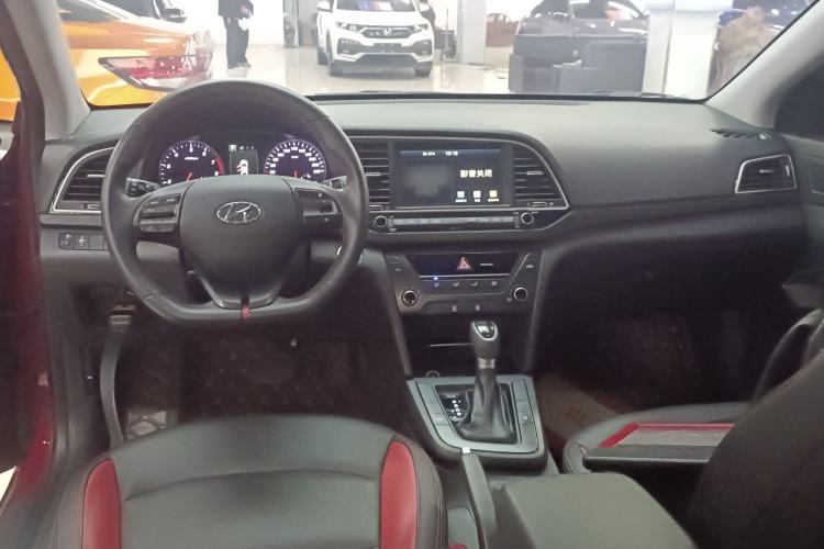 Used Hyundai Elantra (6th Generation / Lingdong) 2018 1.4T Dual-Clutch Xuan Dong · Dynamic Edition Center Console