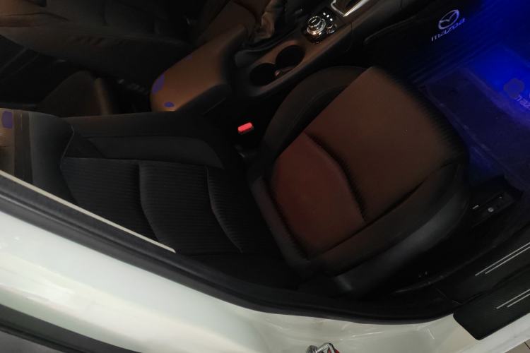 Used Mazda 3 Axela 2016 Sedan 1.5L Automatic Comfort Model