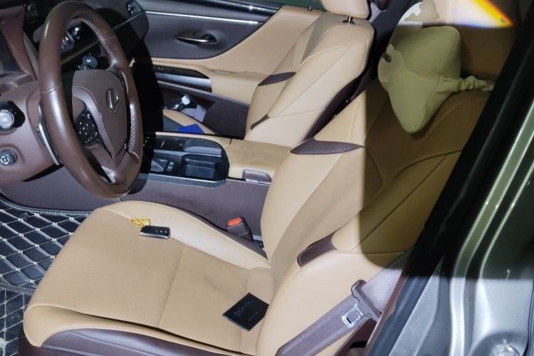 Used Lexus ES 2022 300h Excellence Edition Left Front Seat