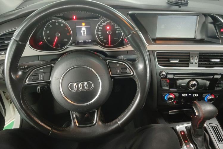 Used Audi A4L 2015 35 TFSI Automatic Comfort Model Steering Wheel