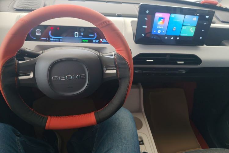 Used Geely Galaxy Panda 2024 Panda Mini 200km Endurance Bear Center Console