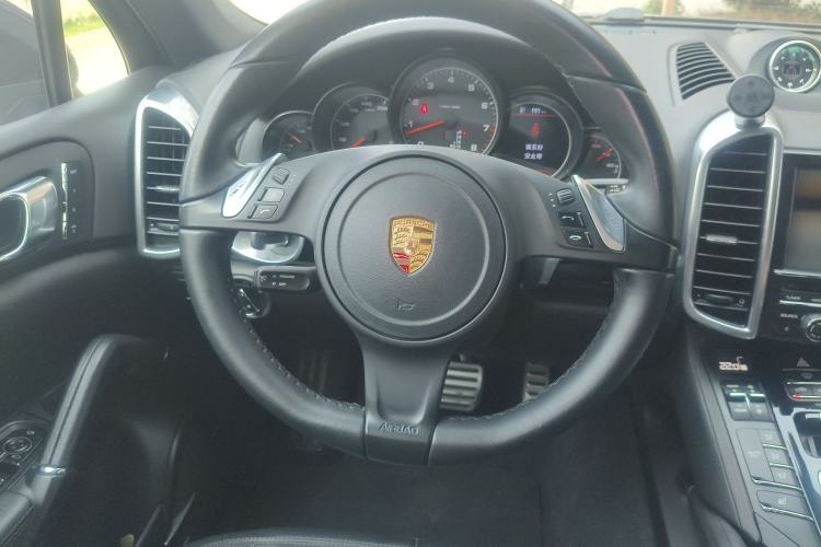 Used Porsche Cayenne 2014 Cayenne Platinum Edition 3.0T Steering Wheel