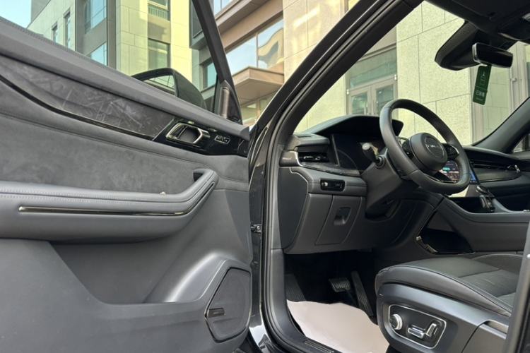 Used Lynk & Co 09 2021 2.0T Halo Six-Seater