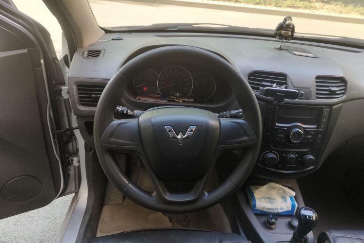 Used Wuling Hongguang 2014 1.5L Standard Version