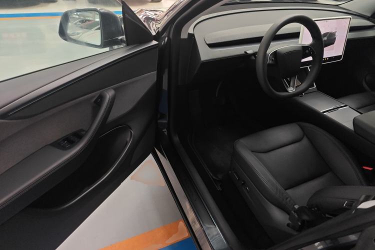 Used Tesla Model Y 2025 Rear-Wheel-Drive Version Driver Seat