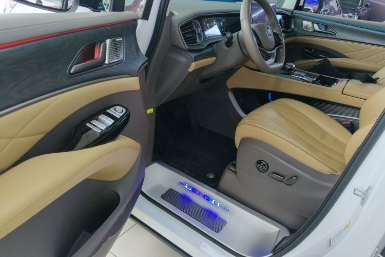 Used Denza D9 2022 DM-i 1040 Prestige Model