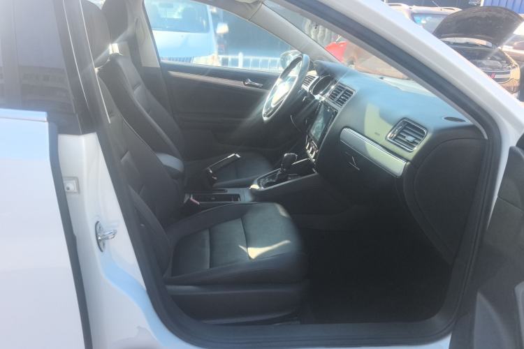 Used Volkswagen Sagitar 2016 230TSI 25th Anniversary Edition Right Front Seat