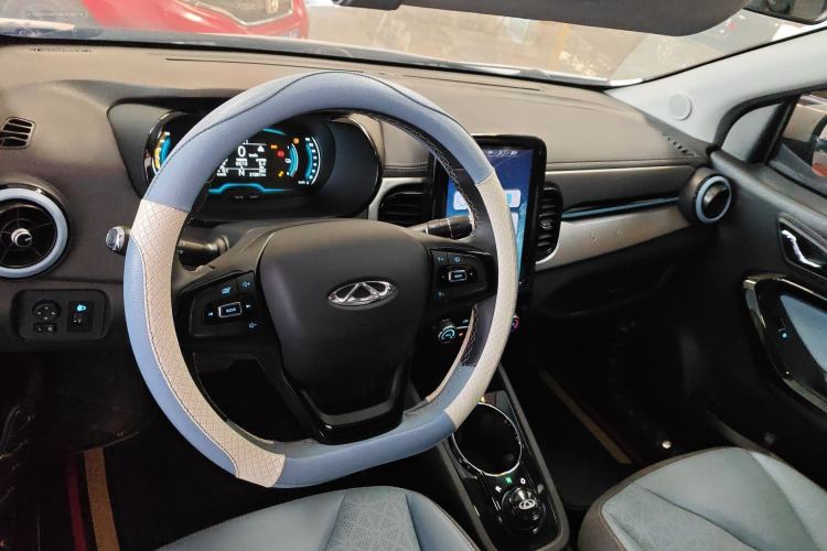 Used Chery Little Ant 2022 Sweet Pink Edition Half-Sugar Version Lithium Iron Phosphate 30 kW 301 km Center Console