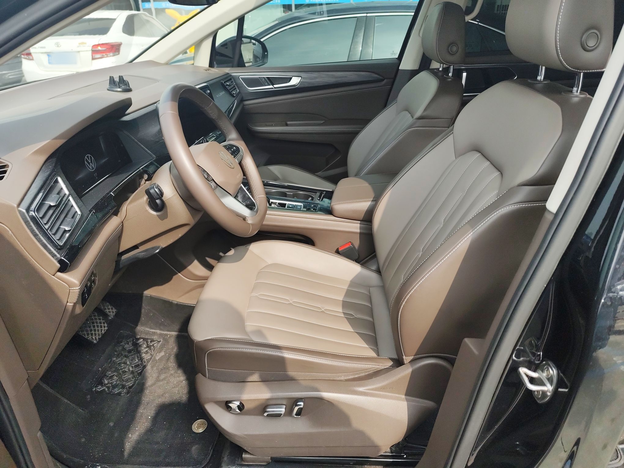 Переднее сиденье в автомобиле