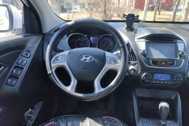 Used Hyundai ix35 2013 2.0L Automatic Two-Wheel Drive Smart GLS China IV Standard Steering Wheel