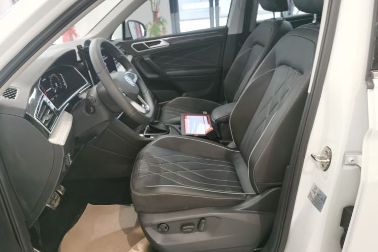 Used Volkswagen Tiguan L 2024 Outstanding Model 330TSI Automatic Two-Wheel Drive R-Line Dragon Glory Edition