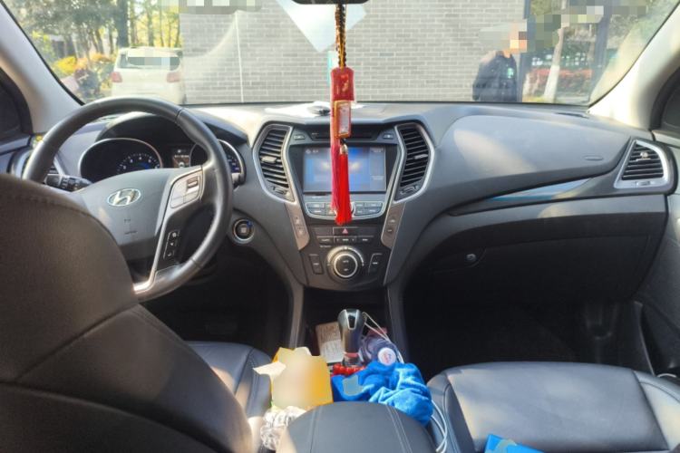 Used Hyundai Santa Fe 2015 2.0T Automatic Two-Wheel Drive Smart Version 5 Seats