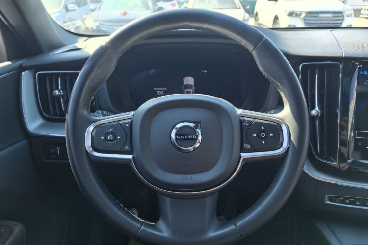 Used Volvo XC60 2022 B5 4x4 Zhiyi Luxury Edition