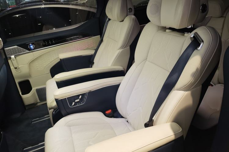 Used Zeekr 009 2024 7-Seater Walk-Through Version Four-Wheel Drive 108 kWh