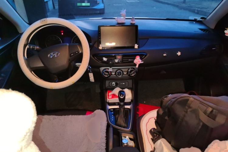 Used Hyundai Celesta 2018 1.6L Automatic GL Enjoyment Edition China VI compliant Center Console