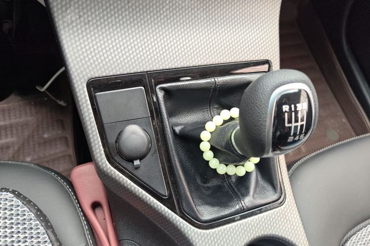 Used Geely Auto Emgrand GS 2016 Elegant Edition 1.3T Manual LingShang Model Gear Lever