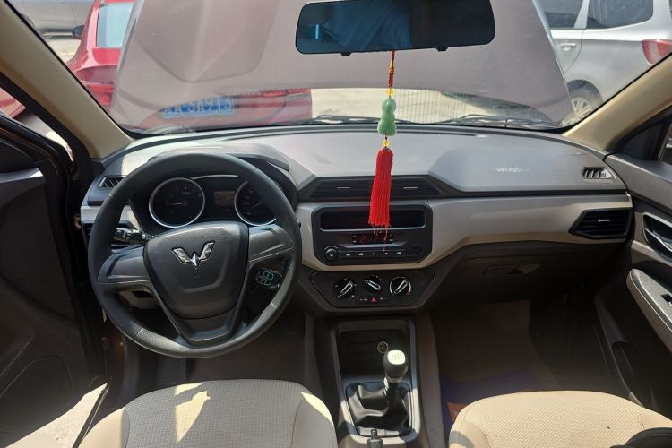 Used Wuling Hongguang 2019 1.5L S Standard Version China VI LAR Center Console