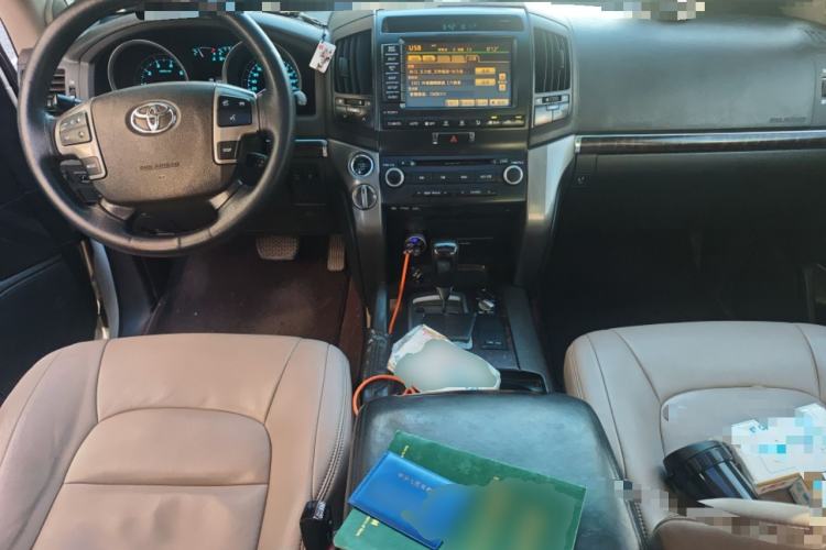 Used Toyota Land Cruiser 2010 4.7L Automatic VX Center Console