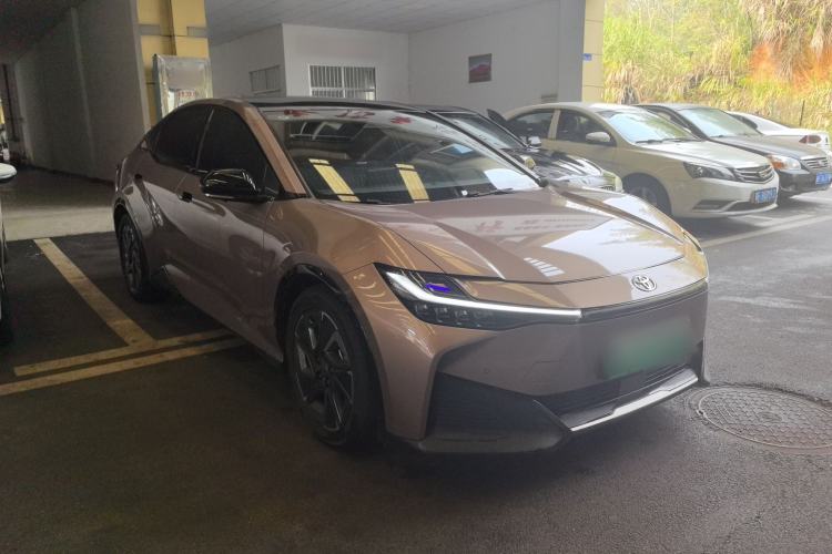 Used Toyota bZ3 2023 616 km Long-Range Premium Front Right 45 Deg