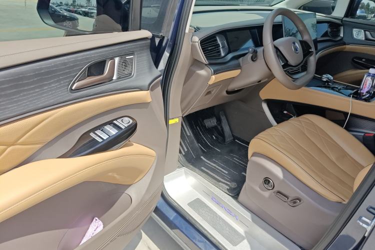 Used Denza D9 2022 DM-i 970 Four-Wheel Drive Prestige Model Driver Seat