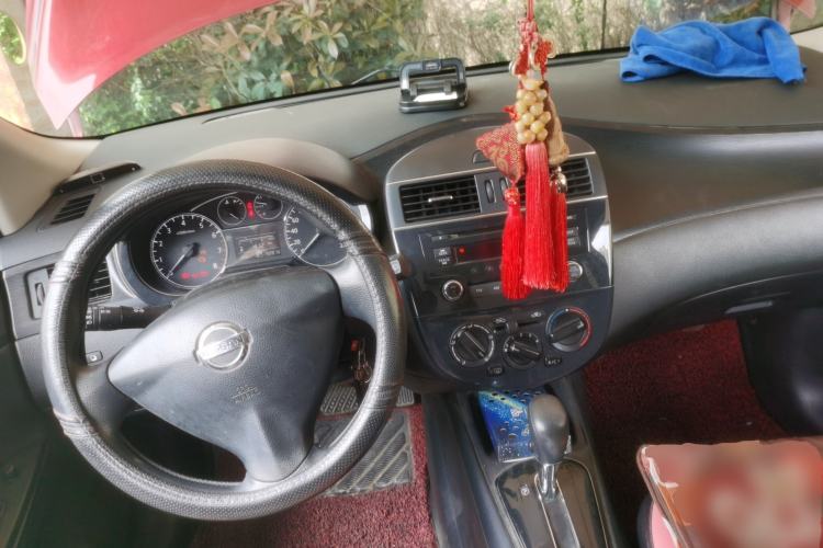 Used Nissan Tiida 2013 1.6L CVT Cool Cafe Edition
