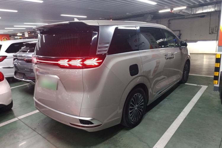 Used Denza D9 2022 EV 620 Prestige Model
