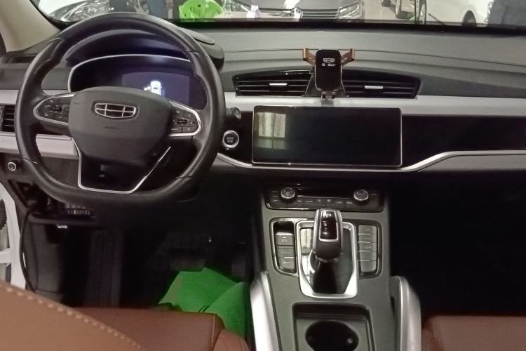 Used Geely Auto Emgrand X7 Sport 2021 Million Edition 1.8TD DCT Two-Wheel Drive Luxury Model Center Console