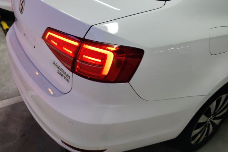 Used Volkswagen Sagitar 2015 230TSI Automatic Luxury Model