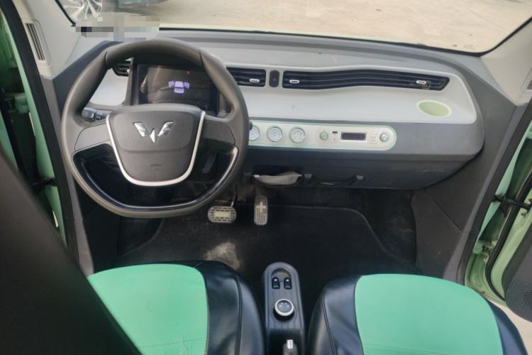 Used Wuling Hongguang MINIEV 2021 Macaron Fashion Model Lithium Iron Phosphate Center Console