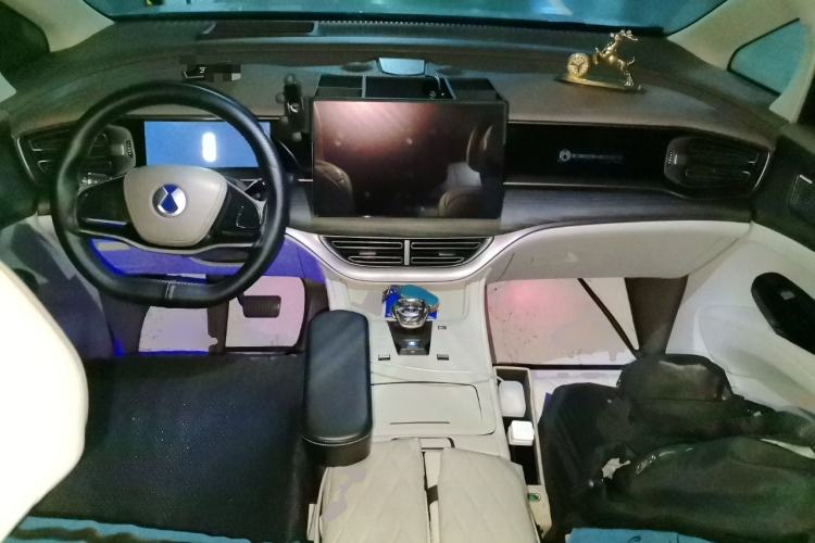 Used Denza D9 2022 DM-i 970 Four-Wheel Drive Prestige Model
