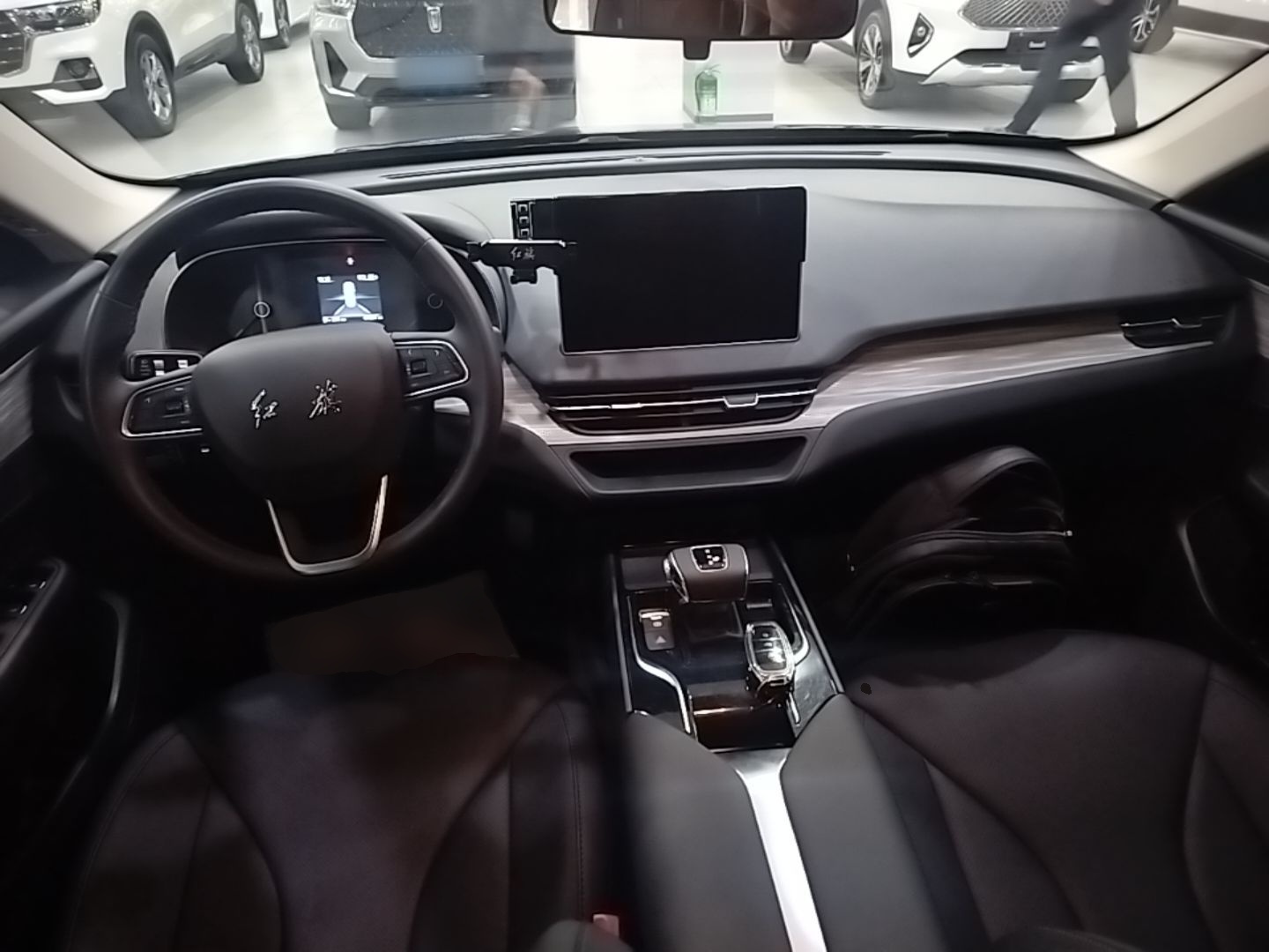 Hongqi E-QM5 2024 610 km PLUS — снимка 12