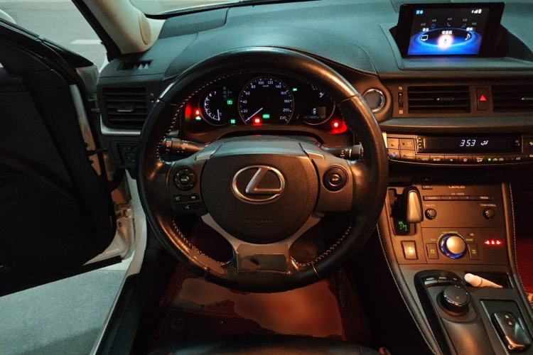 Used Lexus CT 2017 CT200h Comfort Edition Two-Tone China V Standard