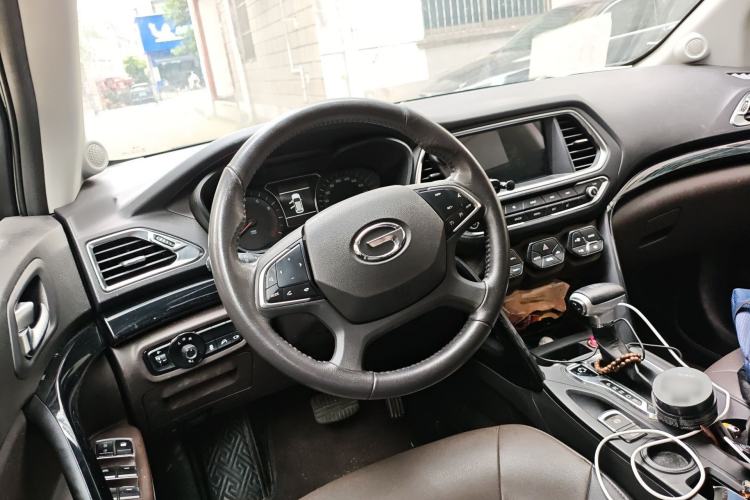Used GAC Trumpchi GS4 2017 235T Automatic Two-Wheel Drive Luxury Smart Connectivity Version Steering Wheel