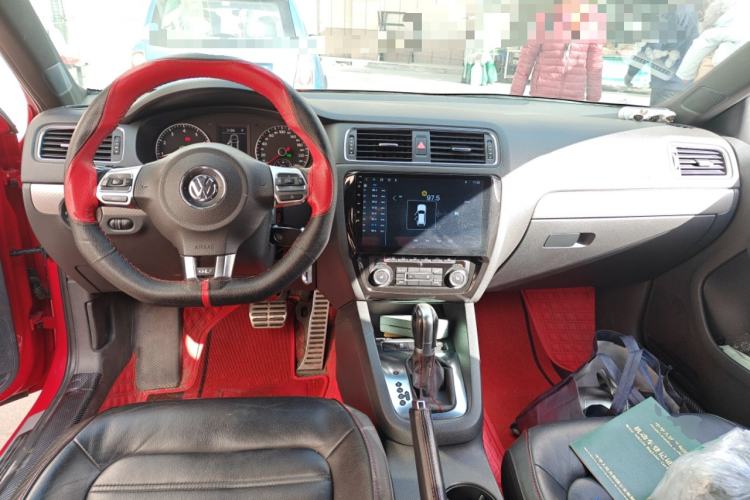 Used Volkswagen Sagitar 2013 2.0 TSI GLI Center Console