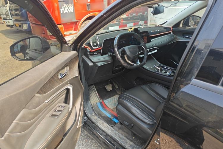 Used Venucia V 2022 260T Black Horse Edition · Idol
