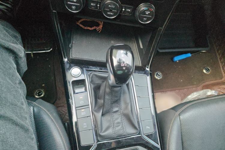 Used Volkswagen Passat 2019 330TSI Luxury Edition China VI Standard