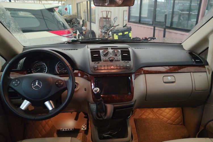 Used Mercedes-Benz Viano 2012 2.5L Hospitality Edition Center Console