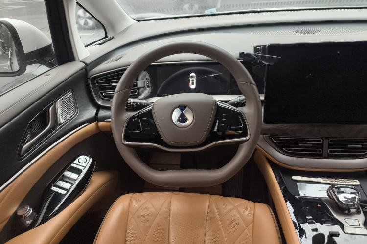 Used Denza D9 2022 DM-i 1040 Prestige Model