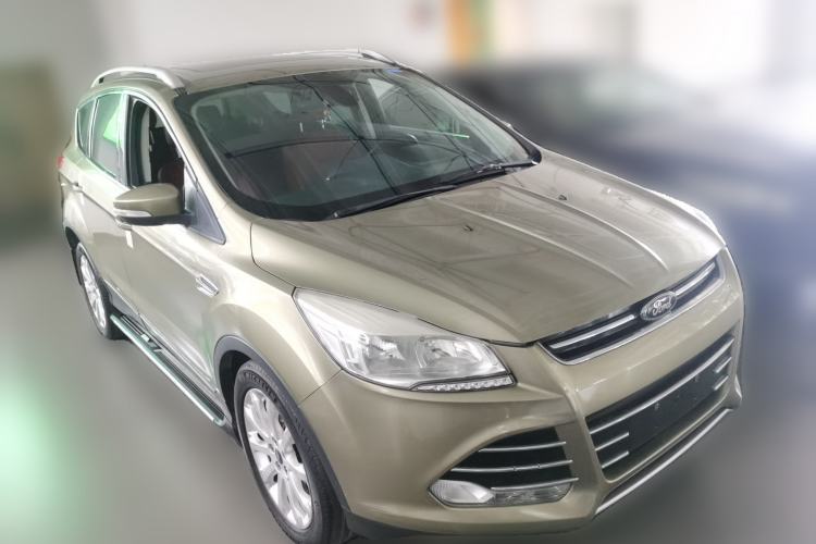 Used Ford Kuga 2013 1.6L GTDi Two-Wheel-Drive Trend Model Front Right 45 Deg