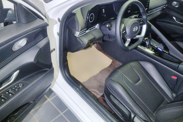 Used Hyundai Elantra 2023 1.5L CVT GLX Elite Edition Driver Seat