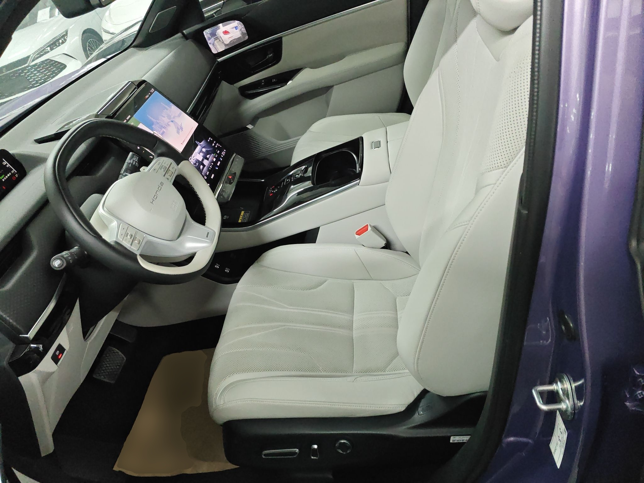 Переднее сиденье в автомобиле