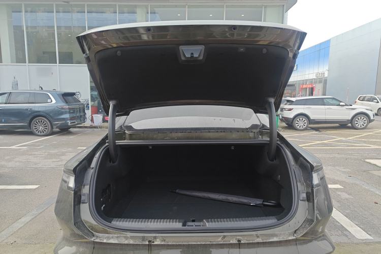 Used Lynk & Co 10 EM-P 2025 Model 240 All-Wheel Drive Ultra—Sport Edition Trunk