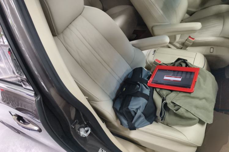 Used Buick GL8 2023 Facelifted Land Cruiser Executive Luxury Version
