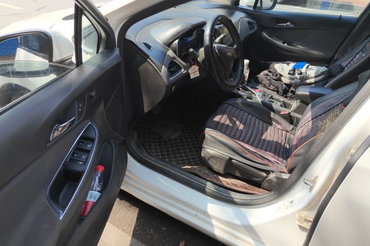 Used Chevrolet Cruze 2018 320 Automatic Pioneer Sunroof Edition
