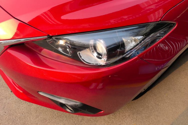 Used Mazda 3 Axela 2016 Sedan 1.5L Automatic Luxury Model
