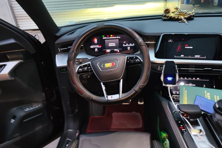 Used Audi Q6 2024 45 TFSI quattro Qiyun Edition Flying Rider Package 6 Seats Steering Wheel