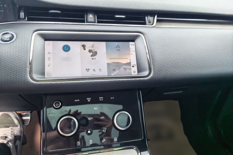 Used Land Rover Range Evoque 2021 Range Rover Velar 249 PS R-Dynamic S Performance Edition Center Console