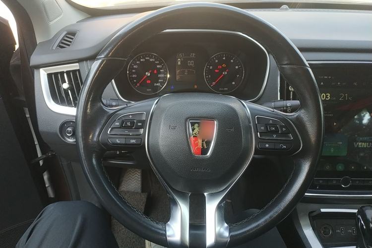 Used Roewe RX5 2016 20T Two-Wheel Drive Automatic Internet Smart Edition
