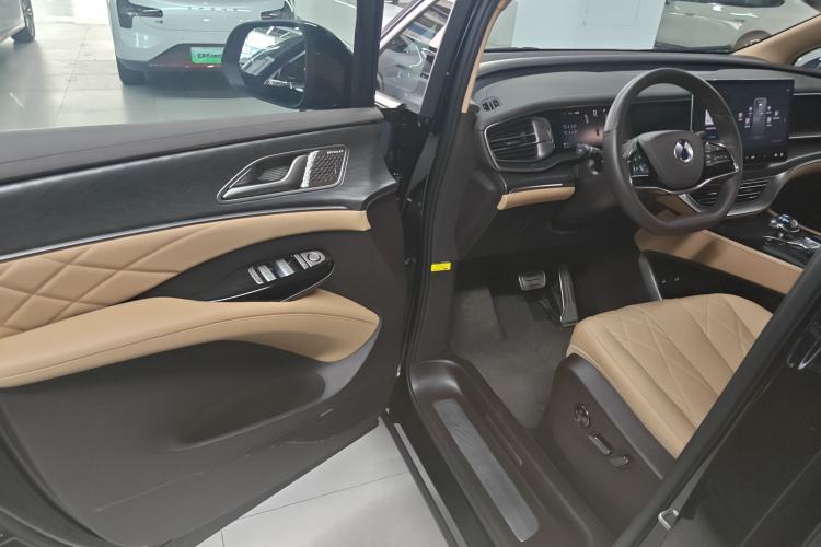 Used Denza D9 2025 DM-i Smart Drive 1020 Four-Wheel Drive Deluxe Model